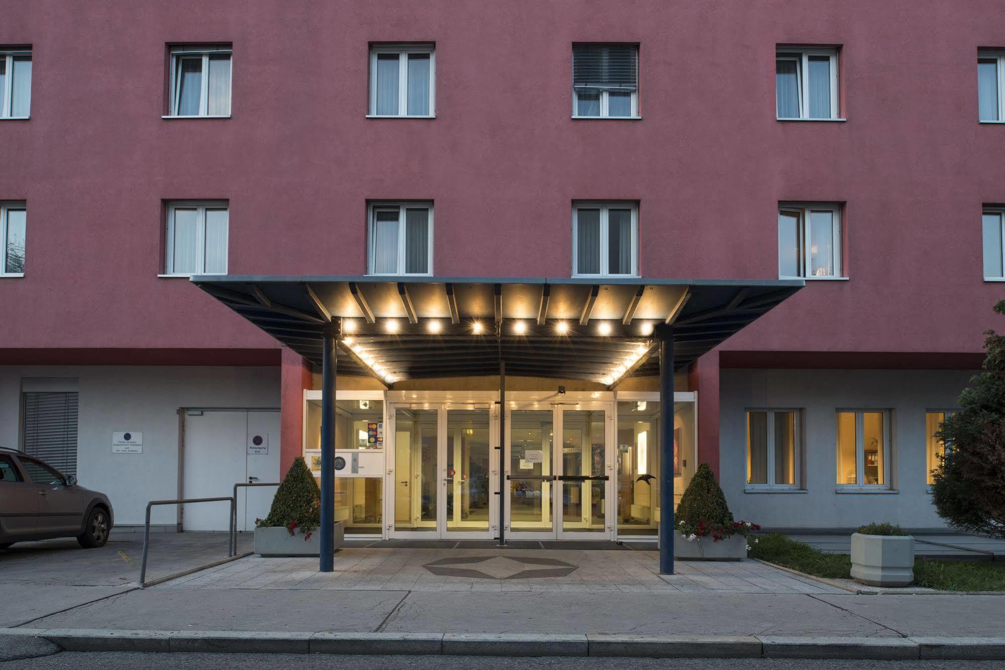 24Hours Apartment Hotel Vienna Exterior photo